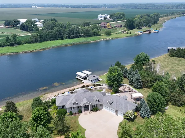 8726 E Goodfarm Rd, Gardner, IL 60424