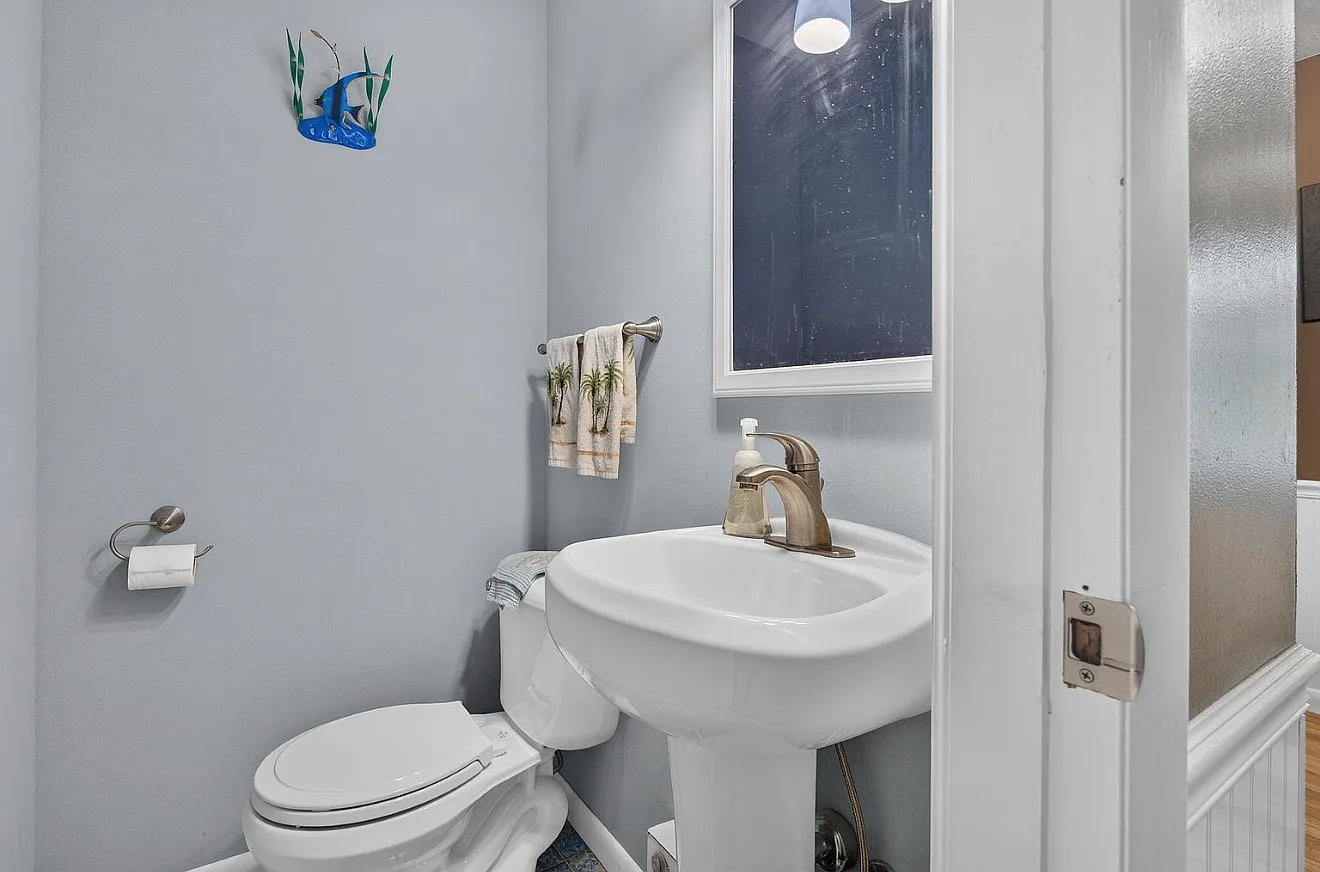 1088 Monticello Ln — Photo 4