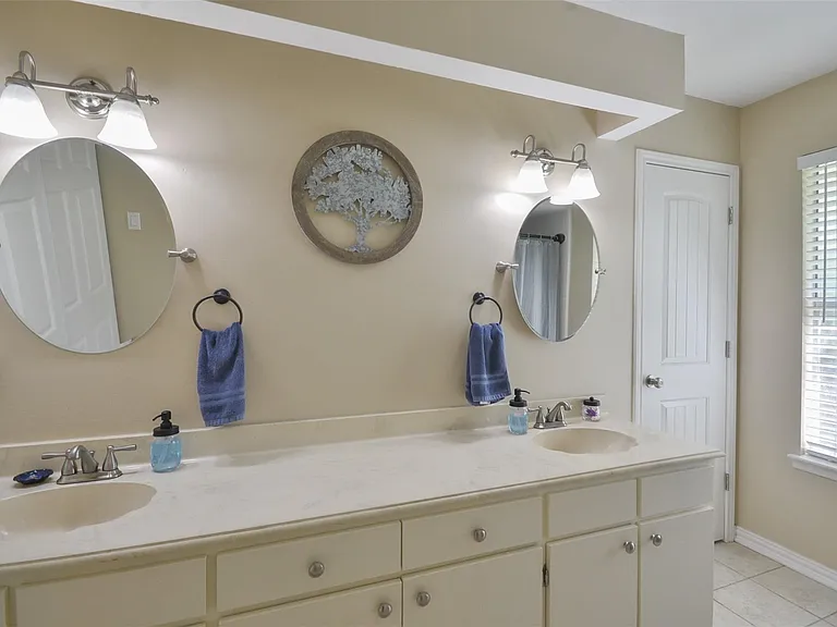 3218 Lake Stream Dr — Photo 27