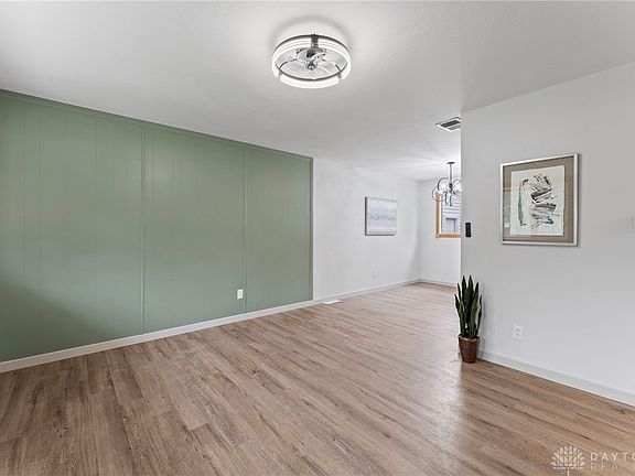 5th image of 322 Lake St