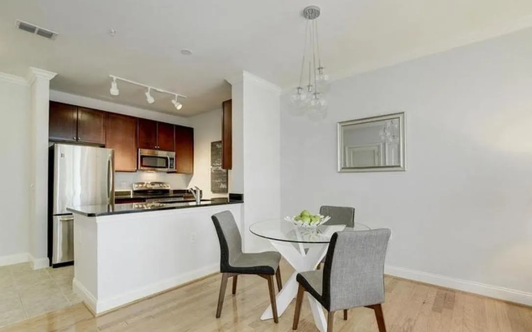 1 bed, 728 sqft, $2,100 — Photo 4