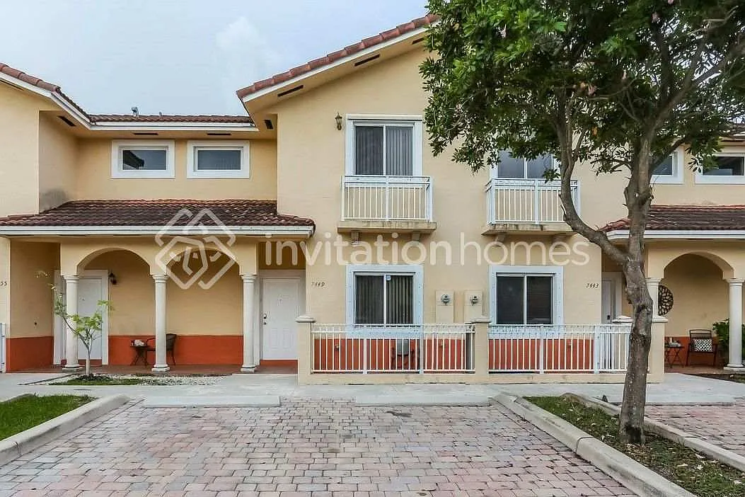 7449 NW 181st St Hialeah, FL 33015 — Photo 1