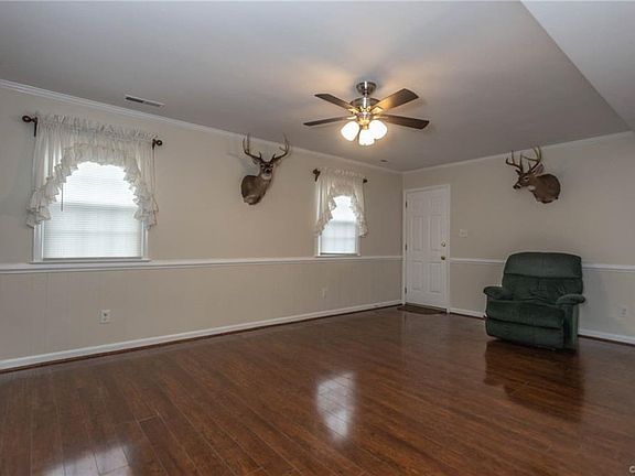 3rd image of 1018 Collingwood Dr
