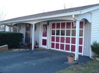 30 Arnold Ct, Cheshire, MA 01225