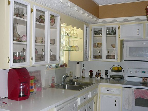 Light bright Custom Kitchen