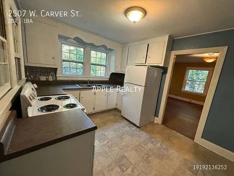 2507 W Carver St — Photo 6