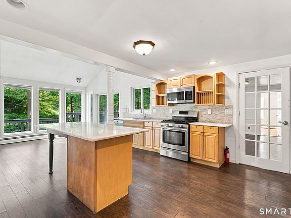 3rd image of 132 Laurel Street