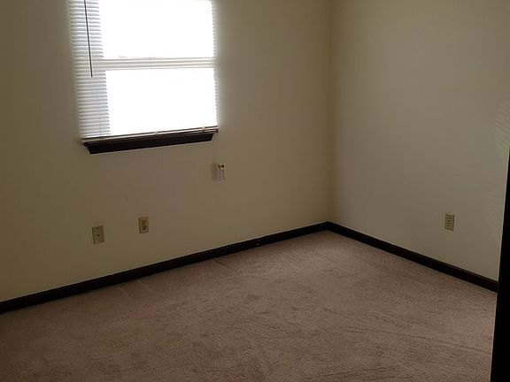 4th image of 802 Demaret Dr APT C