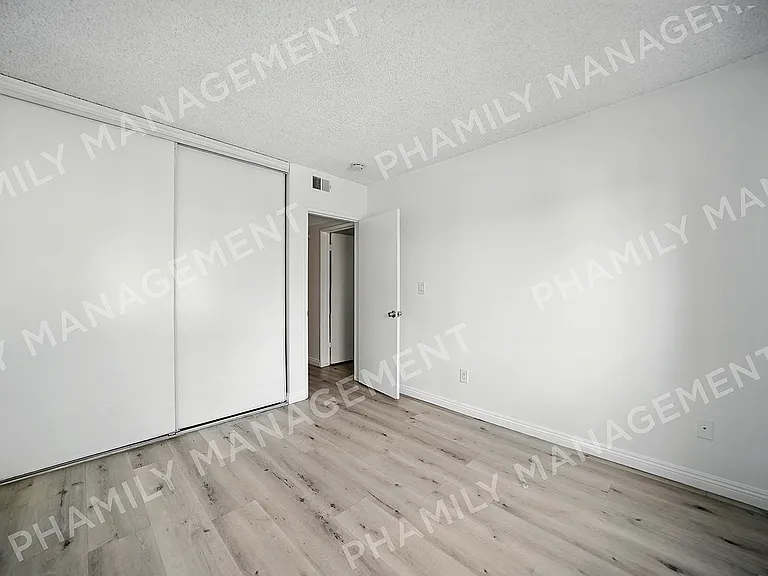 451 Anderwood Ct #D — Photo 6