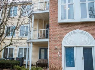 108 Pamela Ct, Levittown, PA 19057