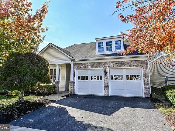 3rd image of 8405 Mountain Larkspur Dr