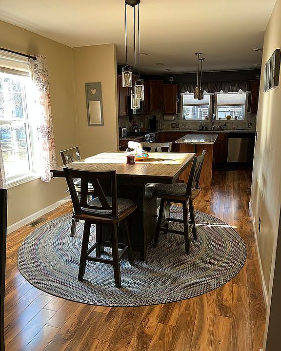 2nd image of 8 Tumblebrook Ln