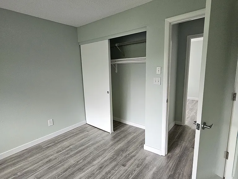 1155 Longfellow Rd — Photo 8