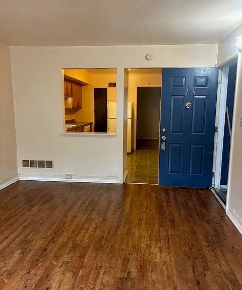 1101 Evans Ave — Photo 5