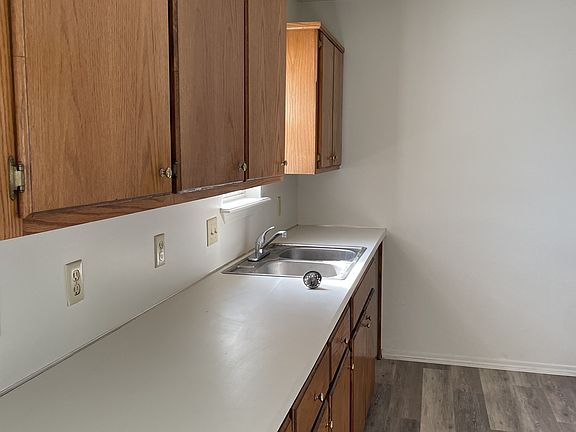 4th image of 902 W Oklahoma Ave