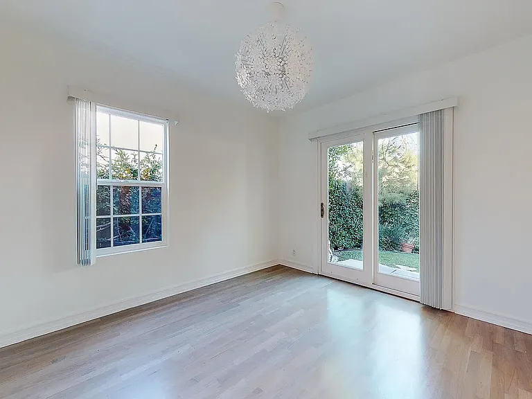 363 Huntley Dr — Photo 40