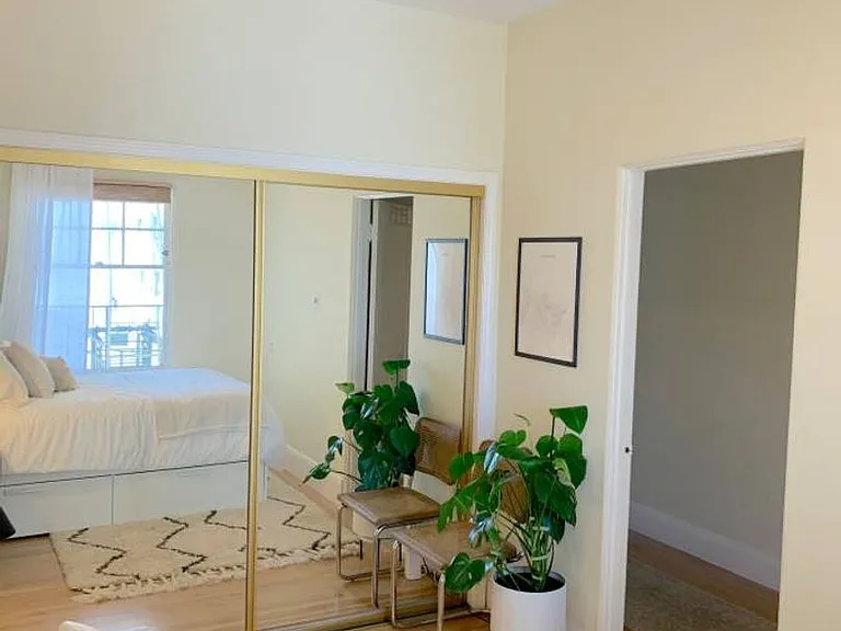 2240 Bay St — Photo 5