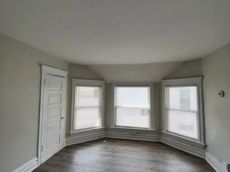 1945 Sherman Ave — Photo 24