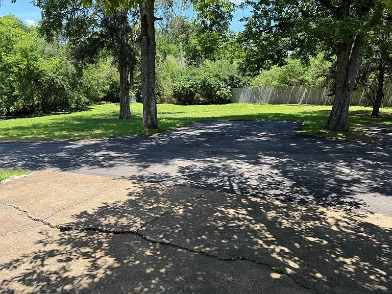 904 Bresslyn Rd — Photo 14