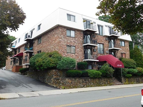 2nd image of 458-460 Eastern Ave Unit 4