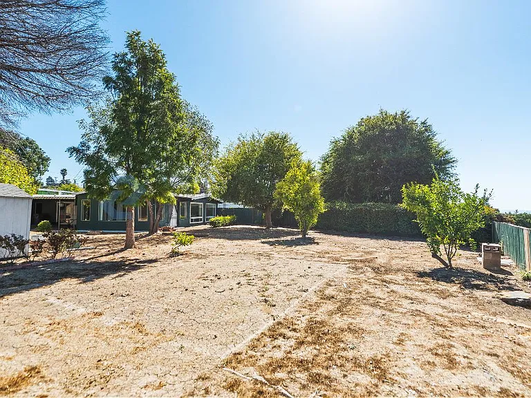 16 Tasco Ct — Photo 30