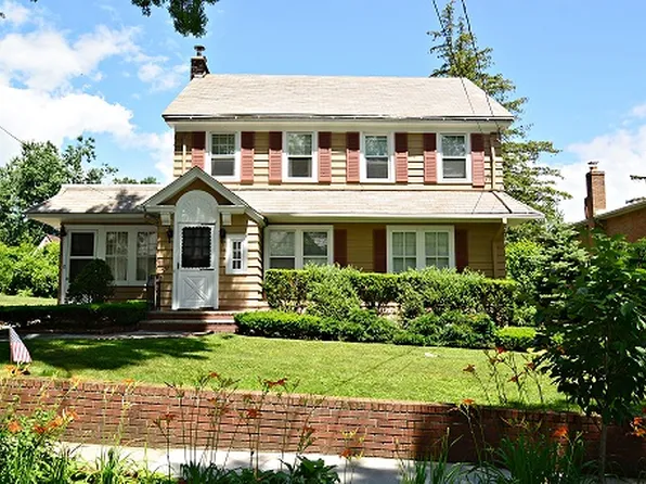 351 Hollywood Avenue image 1 of 8