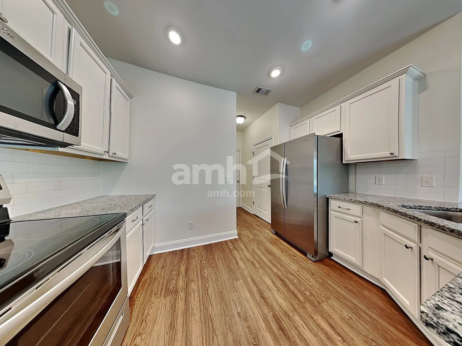 4 bed, 2.5 bath, 1800 sqft, $2,150 — Photo 4
