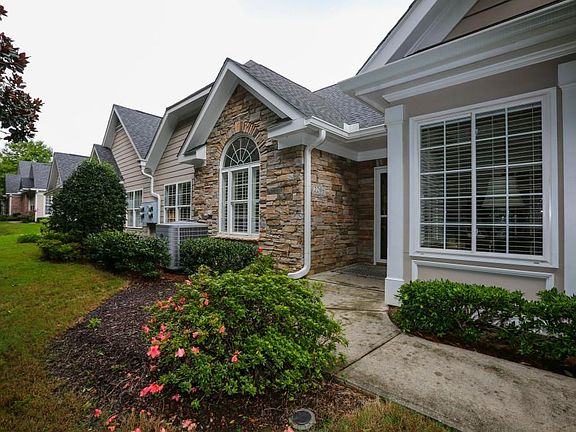 2nd image of 2206 Village Ln