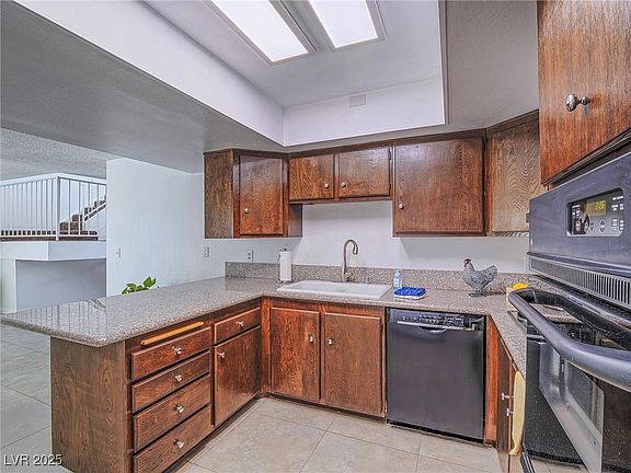 5th image of 3251 Southridge Ave