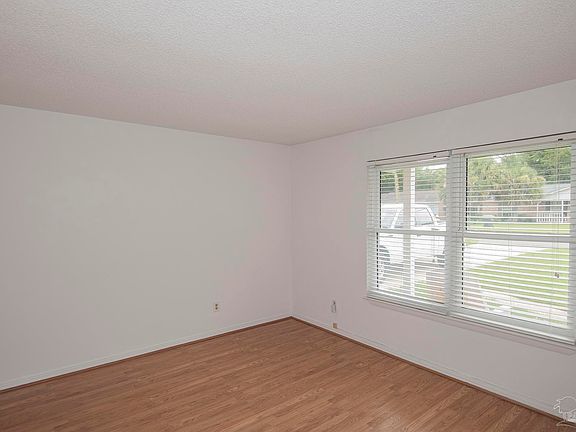 5th image of 5711 Graymont Ln