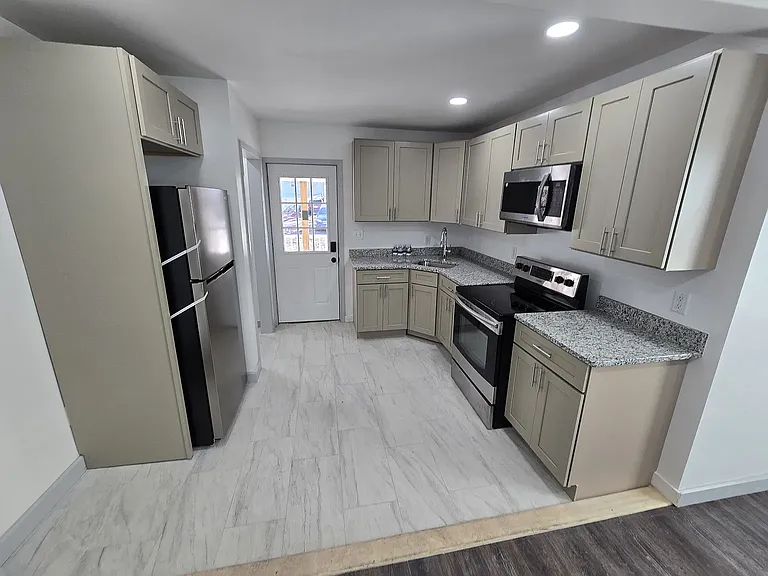 33 E Main St #D — Photo 12