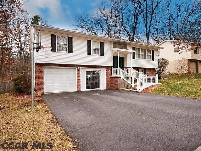 1st image of 624 Old Farm Ln