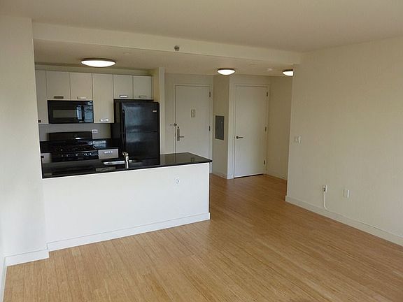 4th image of 15 Dunham Pl APT 10E
