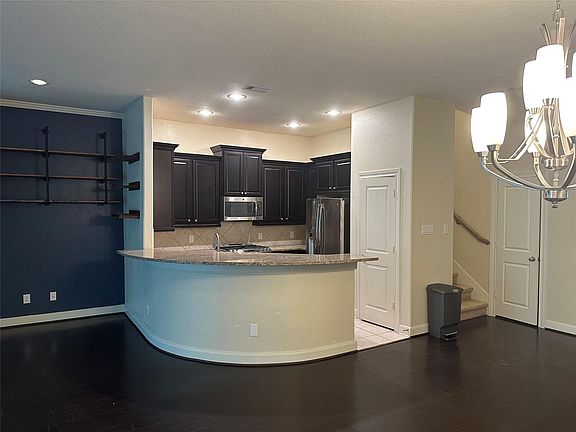 2nd image of 5151 Oasis Park