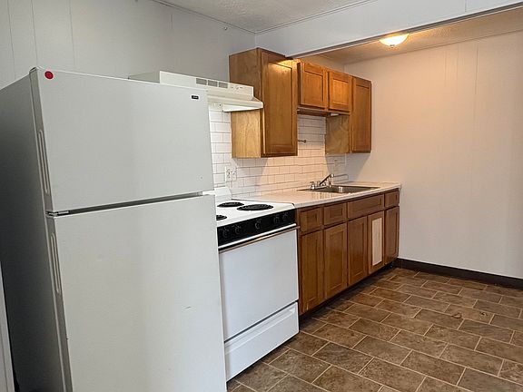 2nd image of 27 Dexter Ct #5