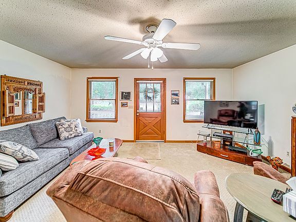 3rd image of 60 Castlewood Ct
