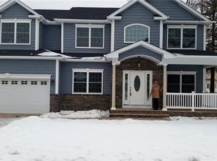 11 Hicks Ave, Syosset, NY 11791