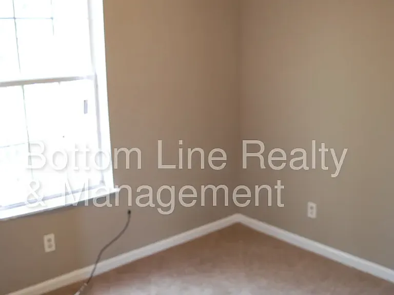 842 Reliance St — Photo 2