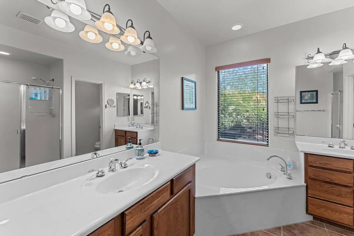 Building Photo - 9431 S Via Pepita