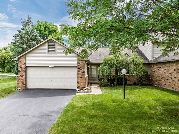 2nd image of 32767 Chapman Cir #6