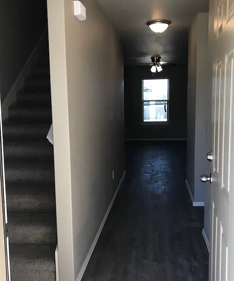 604 SW Loudon Dr #1 — Photo 2