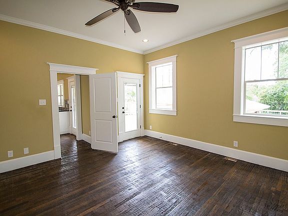 2nd image of 1032 Woodlawn Ave