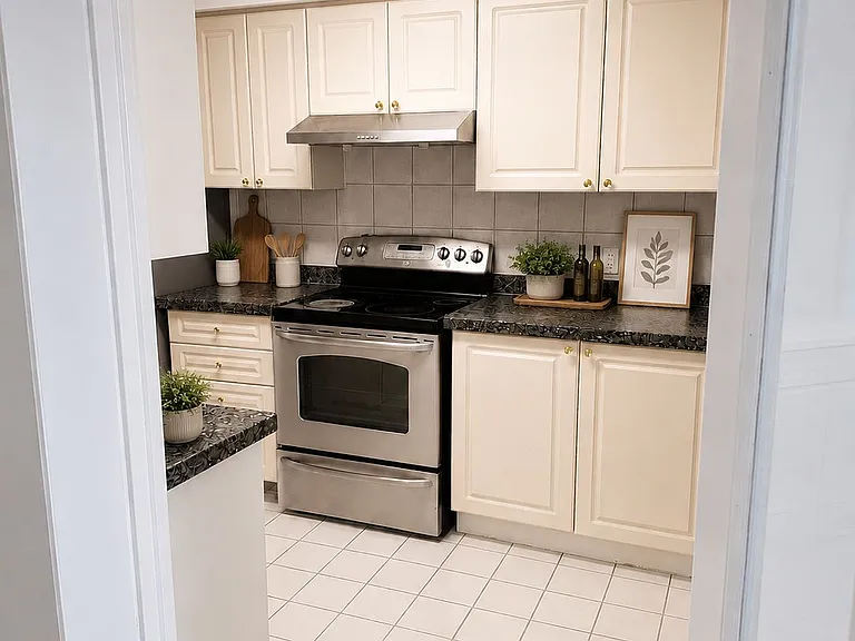 8 Lee Centre Dr #2009 — Photo 12