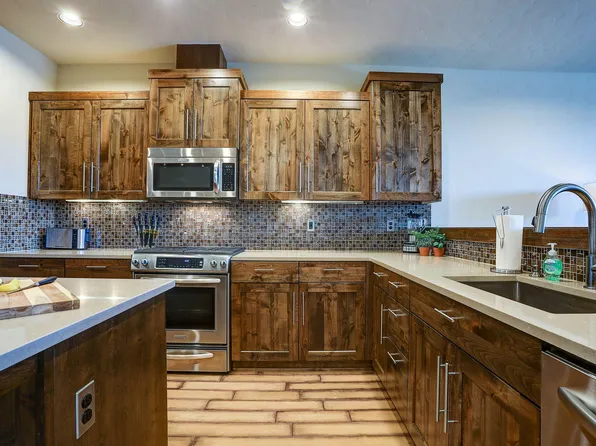 888 SW Theater Dr, Bend, OR 97702