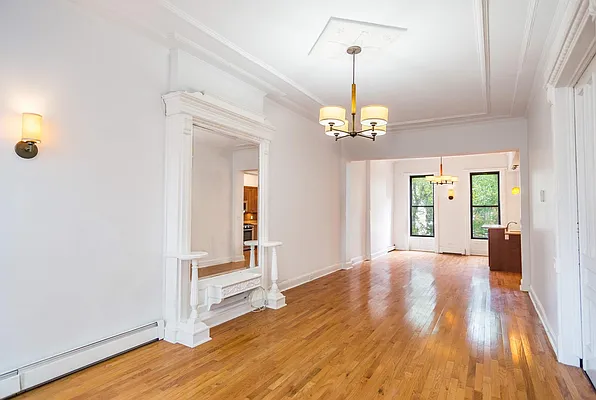 Rented by Century 21 Metropolitan | media 3