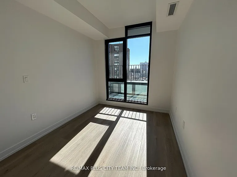 1 Jarvis St E #527 — Photo 8