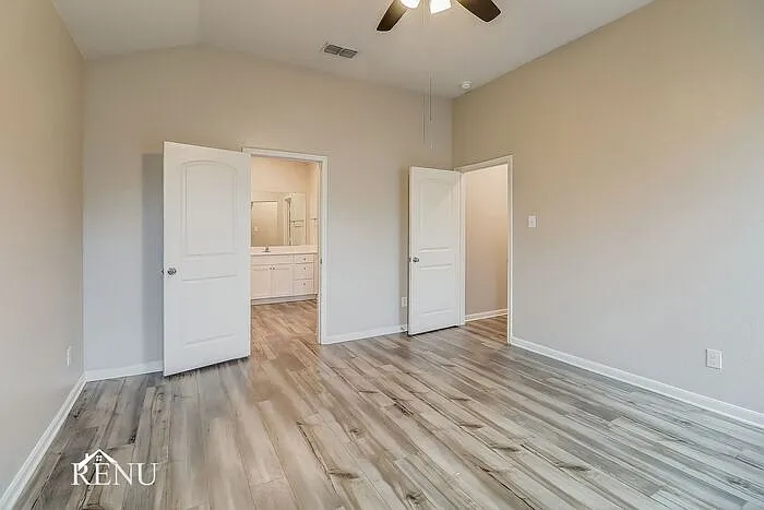1940 Hialeah Dr — Photo 11
