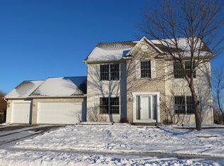 1465 Wakefield Cir, Shakopee, MN 55379