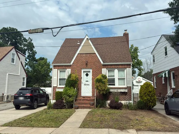 16 Laurel Pl, Valley Stream, NY 11580