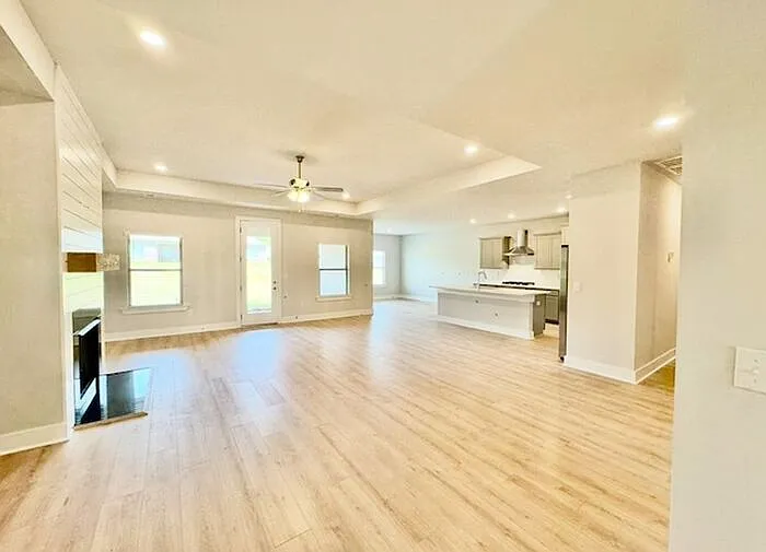207 John Clift Cir — Photo 9